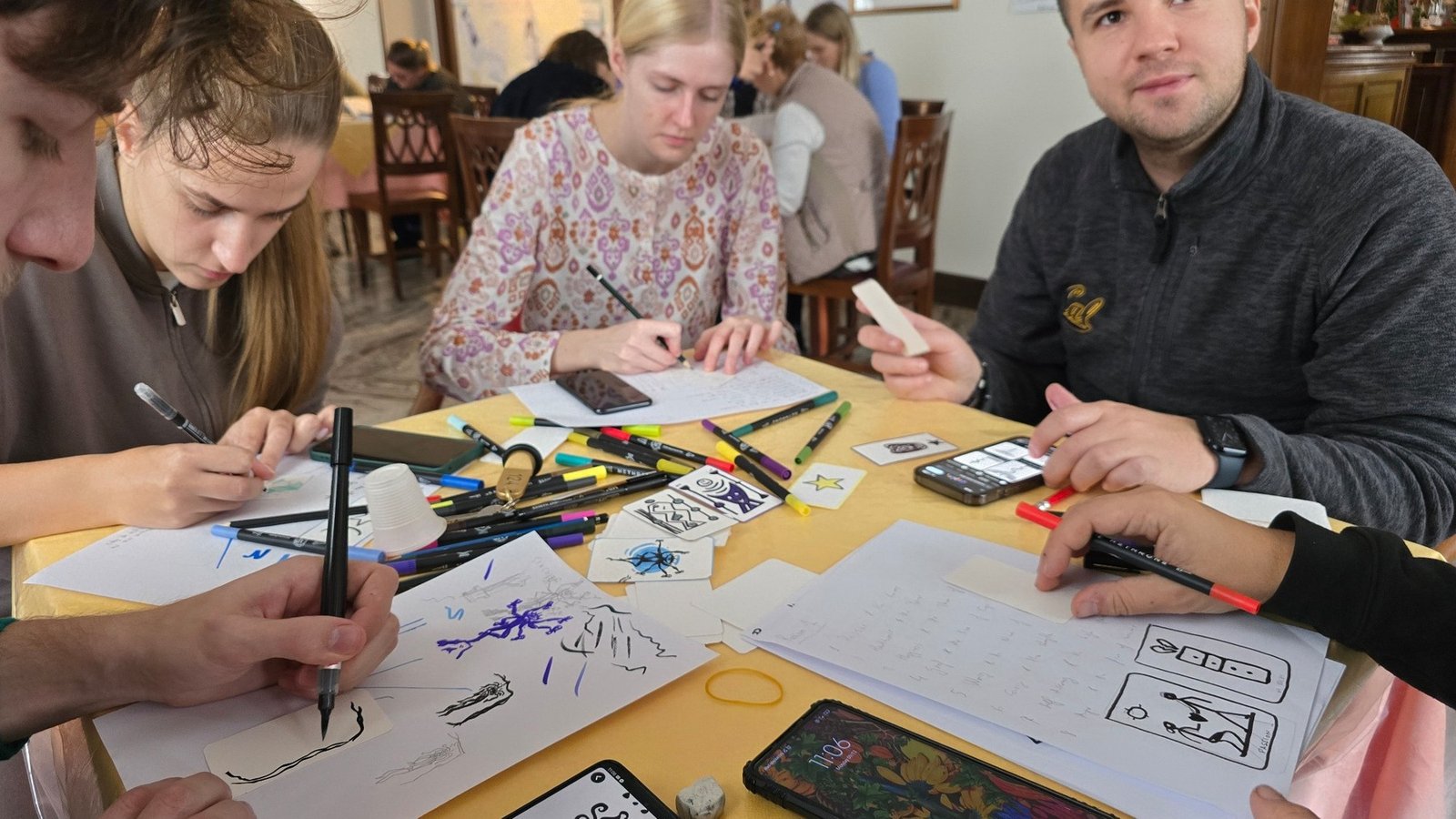 Partecipanti durante un laboratorio creativo di EUvolution