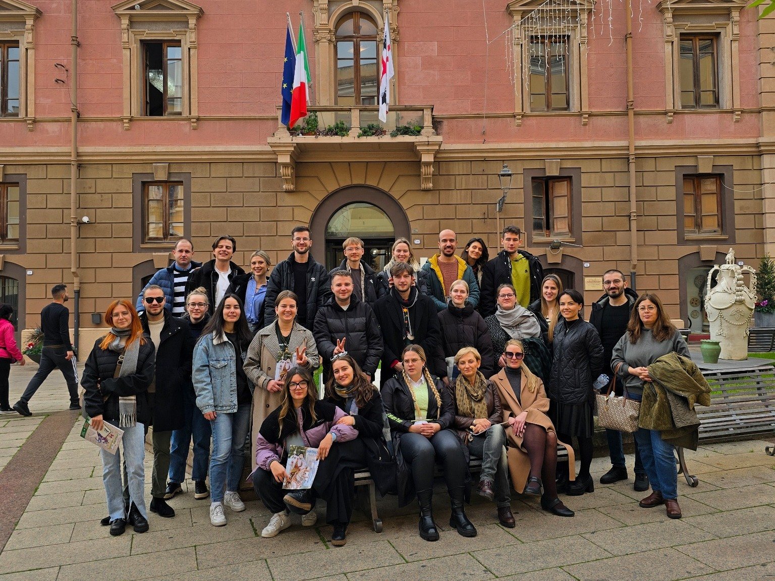 Gruppo internazionale durante un’attività sul territorio