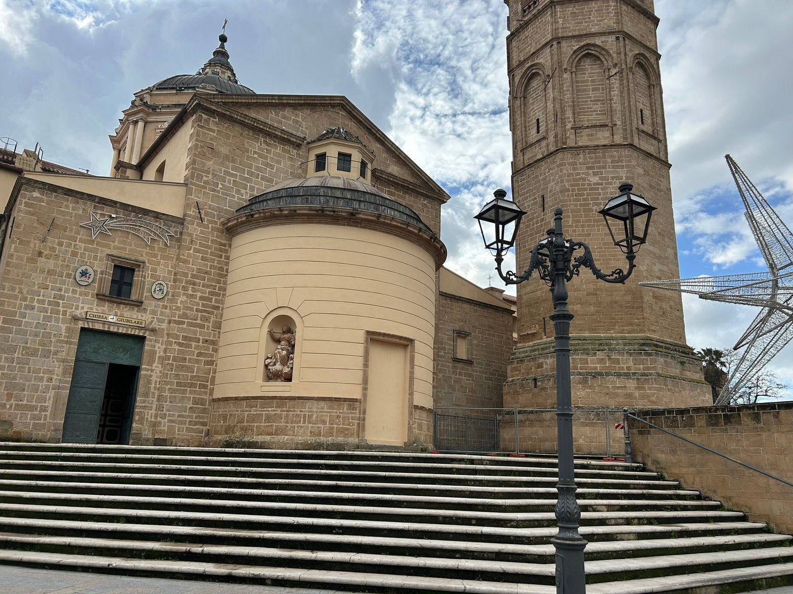 Chiesa e architettura storica nel centro di Oristano